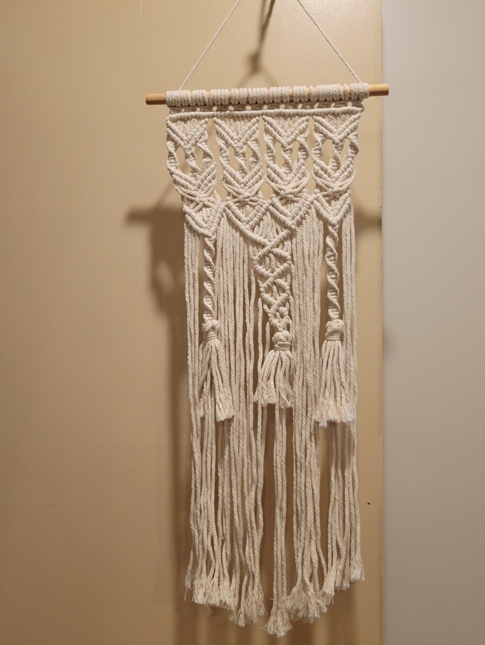 🔑EUC~Handmade Macramé Wall Hanging - Boho Home Decor